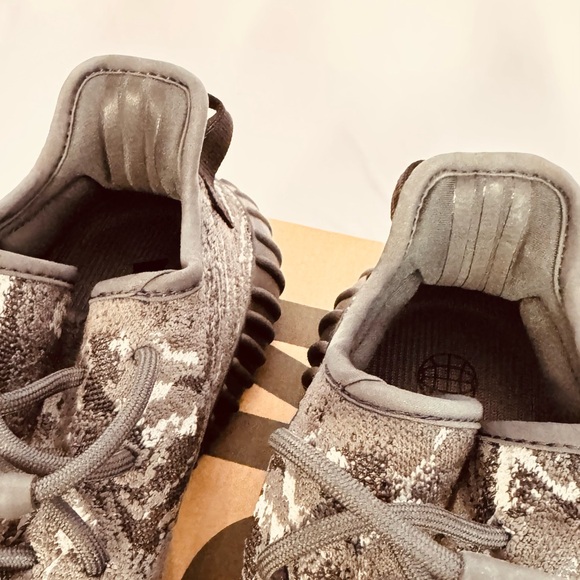 Adidas YEEZY Boost 350 V2 - Picture 5 of 12